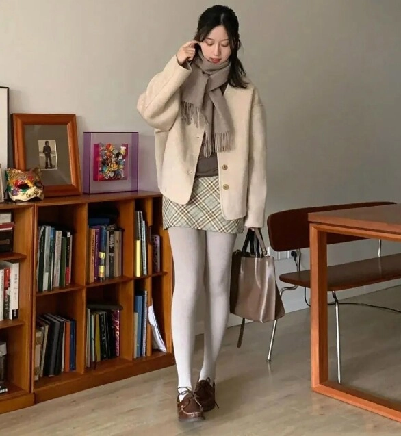 5 combo màu sắc thần thánh mùa thu đông giúp chị em 40 trông trẻ trung như đôi mươi - 6