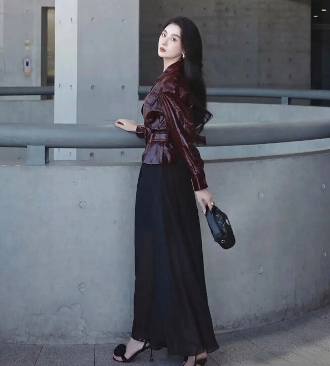 5 combo màu sắc thần thánh mùa thu đông giúp chị em 40 trông trẻ trung như đôi mươi - 12