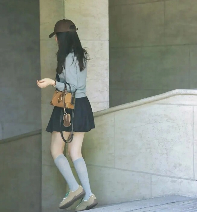 5 combo màu sắc thần thánh mùa thu đông giúp chị em 40 trông trẻ trung như đôi mươi - 13