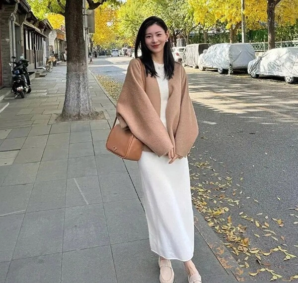 5 combo màu sắc thần thánh mùa thu đông giúp chị em 40 trông trẻ trung như đôi mươi - 19