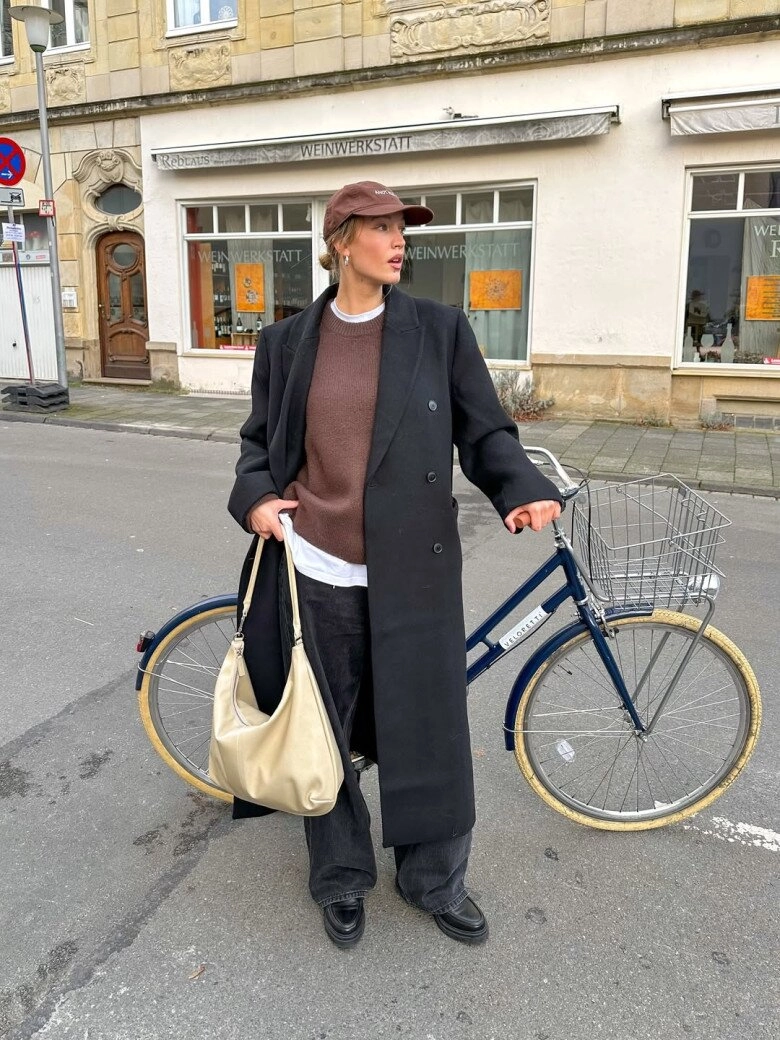 5 món đồ mùa đông hội sành thời trang luôn kết hợp với áo trắng dài tay mặc đẹp chưa bao giờ đơn giản đến thế - 5