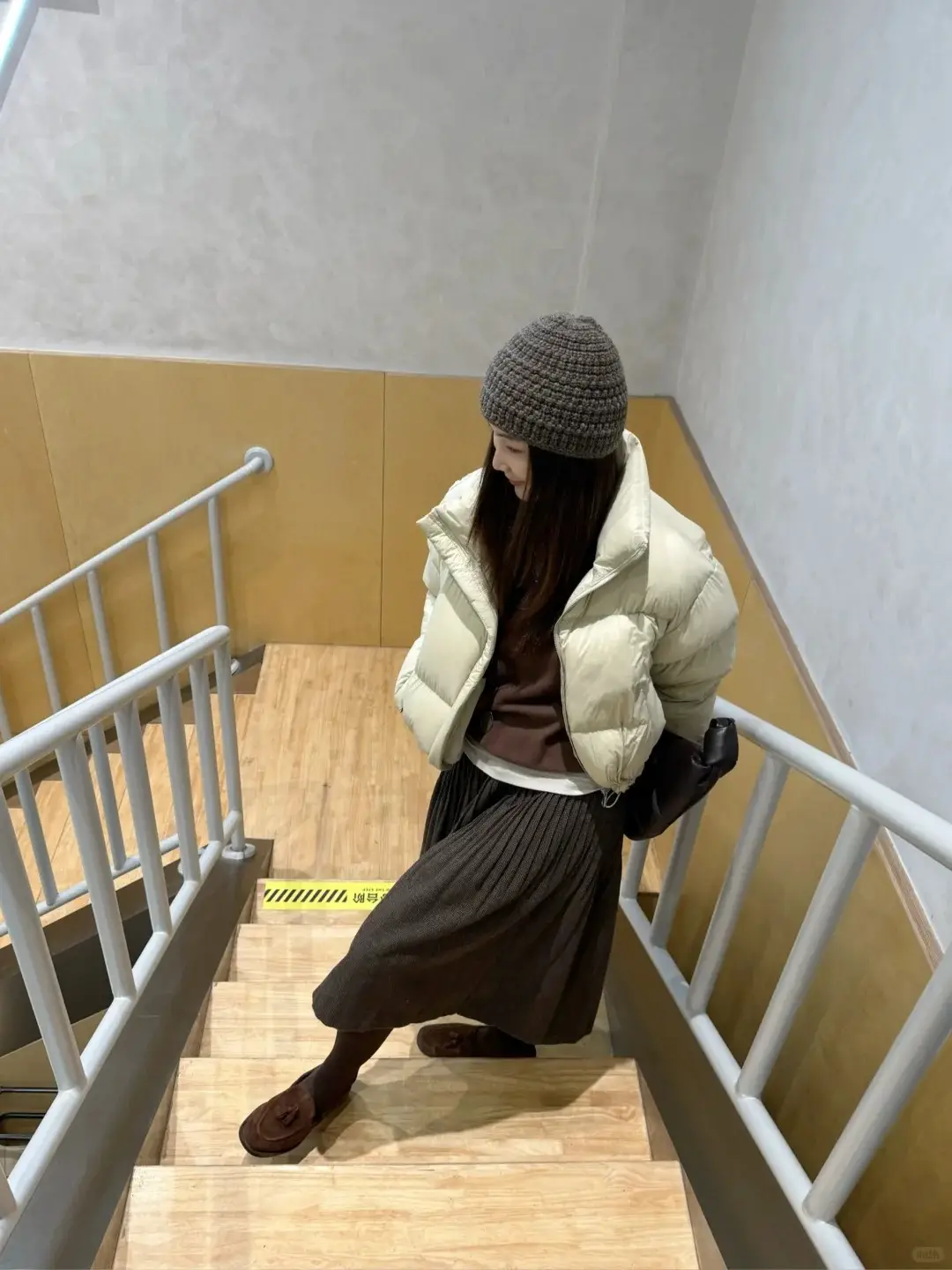 6 màu áo khoác xứng đáng mua lại nhiều lần tôn da trắng sáng phối với quần hay váy đều đẹp miễn chê - 5