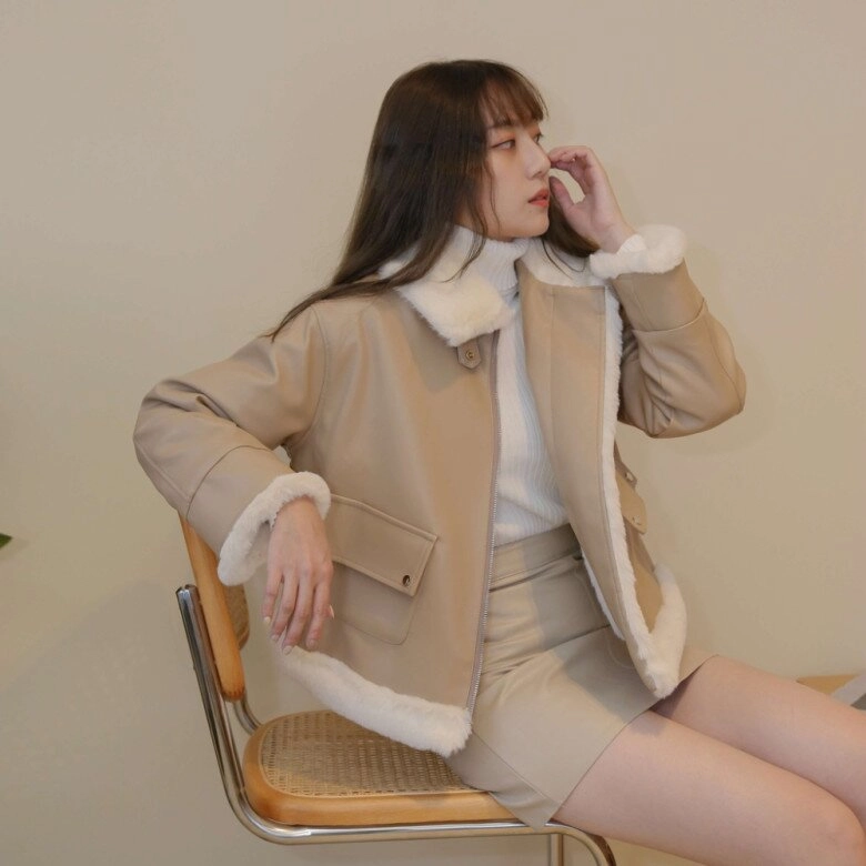 6 màu áo khoác xứng đáng mua lại nhiều lần tôn da trắng sáng phối với quần hay váy đều đẹp miễn chê - 7