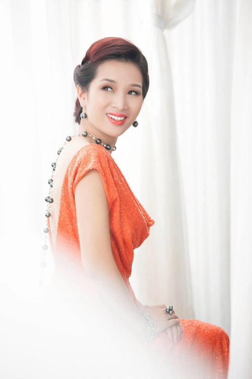 A hâu thu hương khoe ve đep quyên lưc - 6