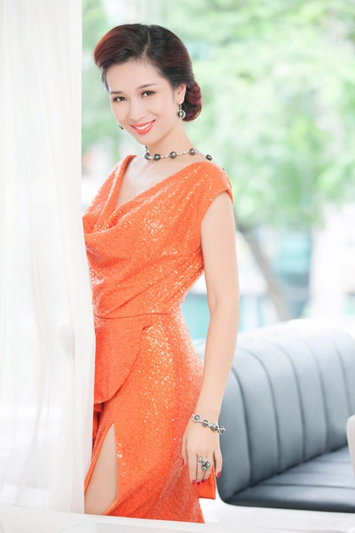 A hâu thu hương khoe ve đep quyên lưc - 7