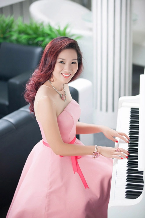 A hâu thu hương khoe ve đep quyên lưc - 8