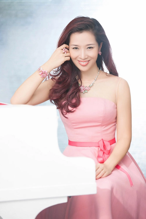 A hâu thu hương khoe ve đep quyên lưc - 11