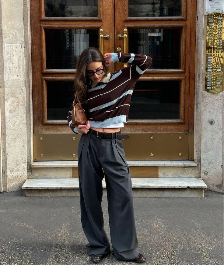 Áo kẻ ngang phủ sóng khắp nơi 10 kiểu phối đồ giúp chị em tuổi nào diện cũng trông trẻ trung sành điệu - 1