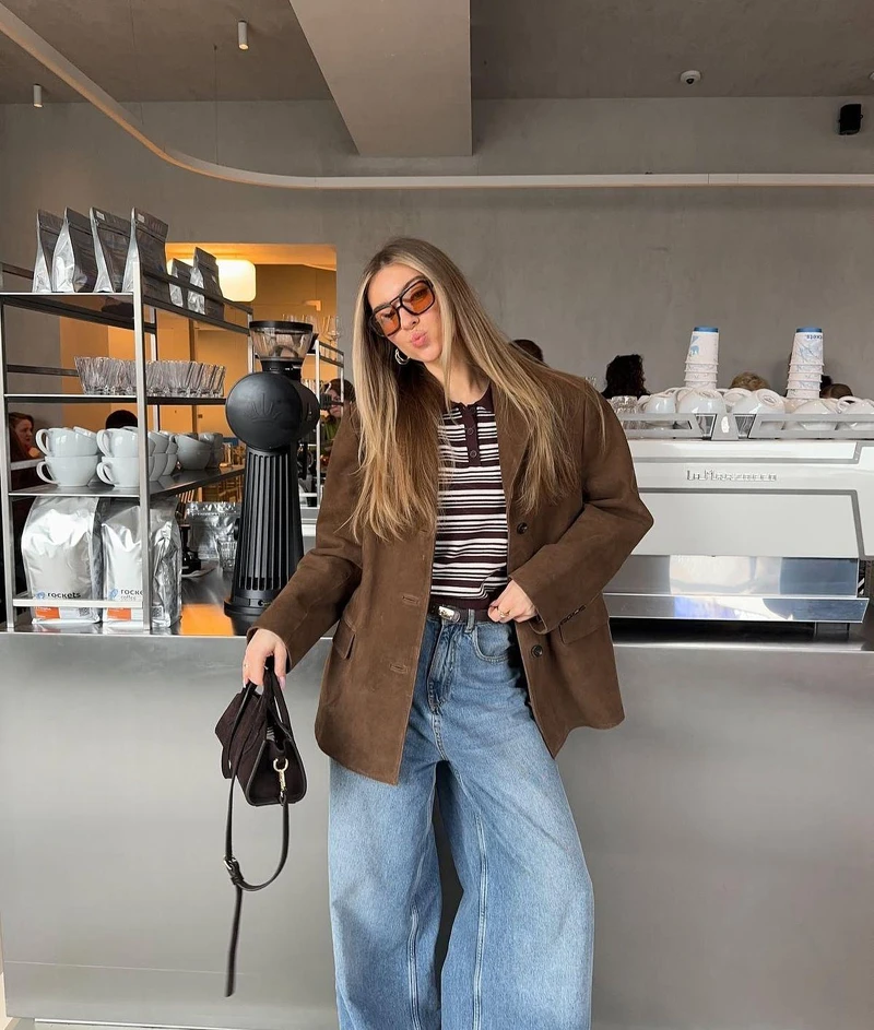 Áo kẻ ngang phủ sóng khắp nơi 10 kiểu phối đồ giúp chị em tuổi nào diện cũng trông trẻ trung sành điệu - 3