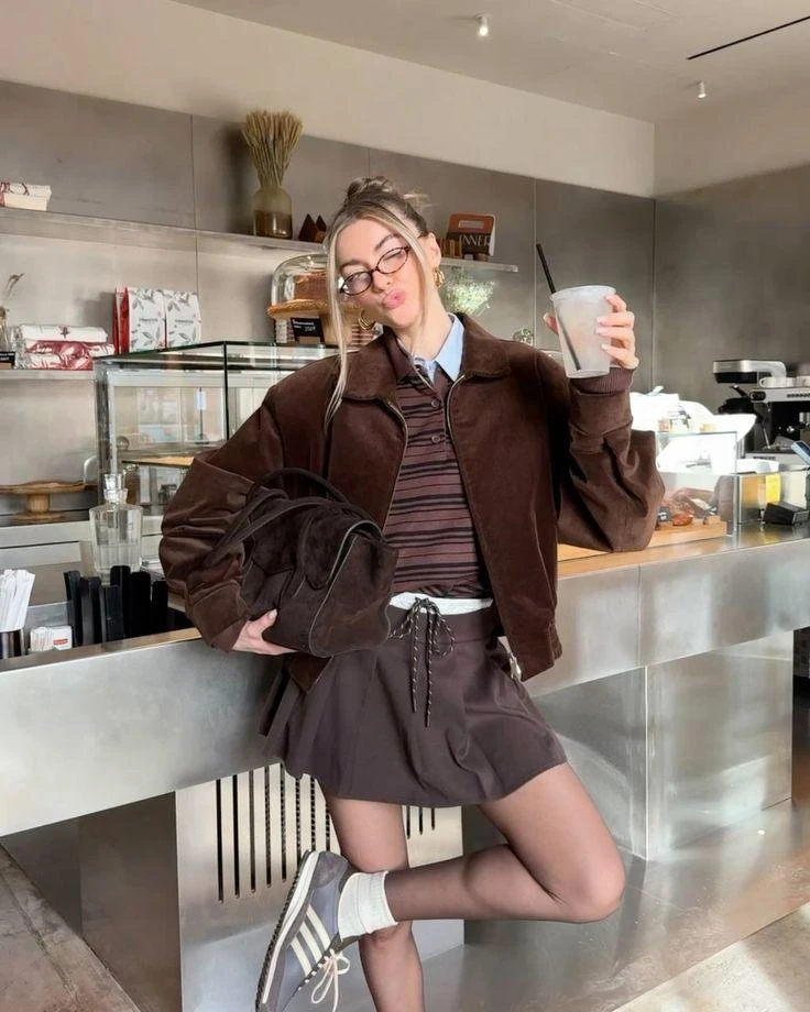 Áo kẻ ngang phủ sóng khắp nơi 10 kiểu phối đồ giúp chị em tuổi nào diện cũng trông trẻ trung sành điệu - 4