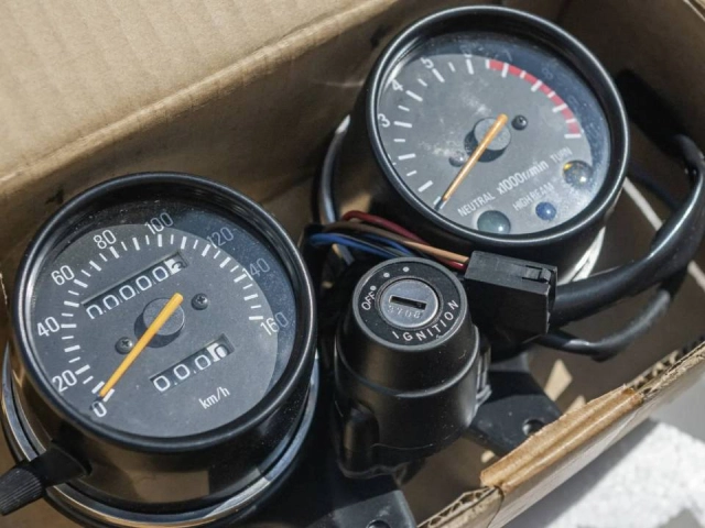 Bất ngờ với hình ảnh huyền thoại bất tử yamaha xt500 còn nguyên trong thùng - 8