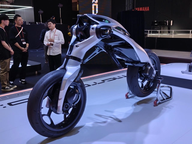 Cận cảnh yamaha motoroid bằng xương bằng thịt tại japan mobility show 2025 - 3