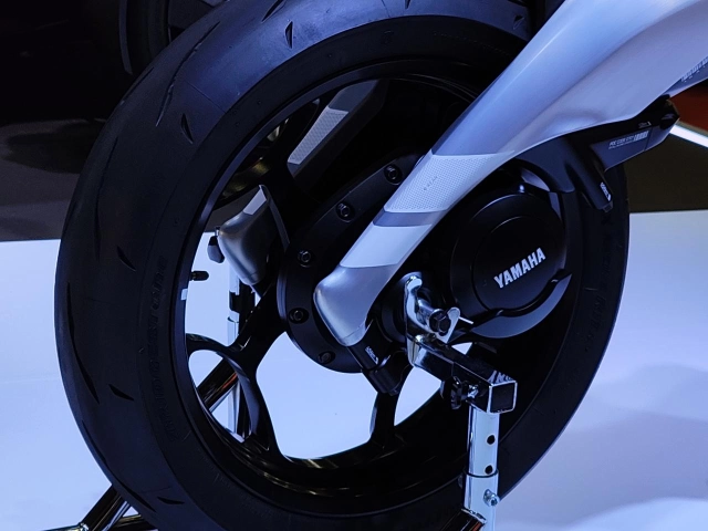 Cận cảnh yamaha motoroid bằng xương bằng thịt tại japan mobility show 2025 - 9