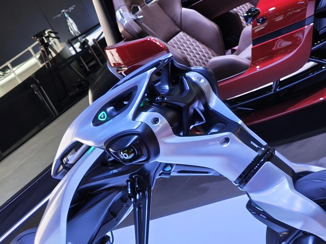 Cận cảnh yamaha motoroid bằng xương bằng thịt tại japan mobility show 2025 - 11
