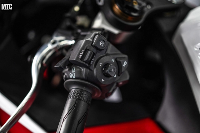 Cận cảnh yamaha yzf-r9 2025 - khi mảnh ghép còn thiếu của dòng r cuối cùng đã xuất hiện - 10