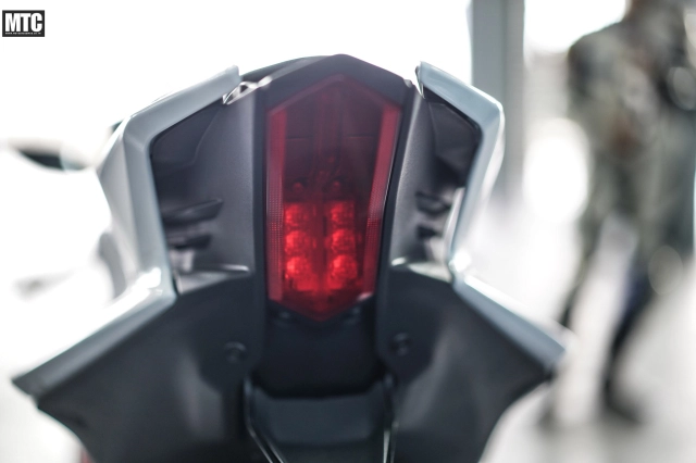 Cận cảnh yamaha yzf-r9 2025 - khi mảnh ghép còn thiếu của dòng r cuối cùng đã xuất hiện - 14