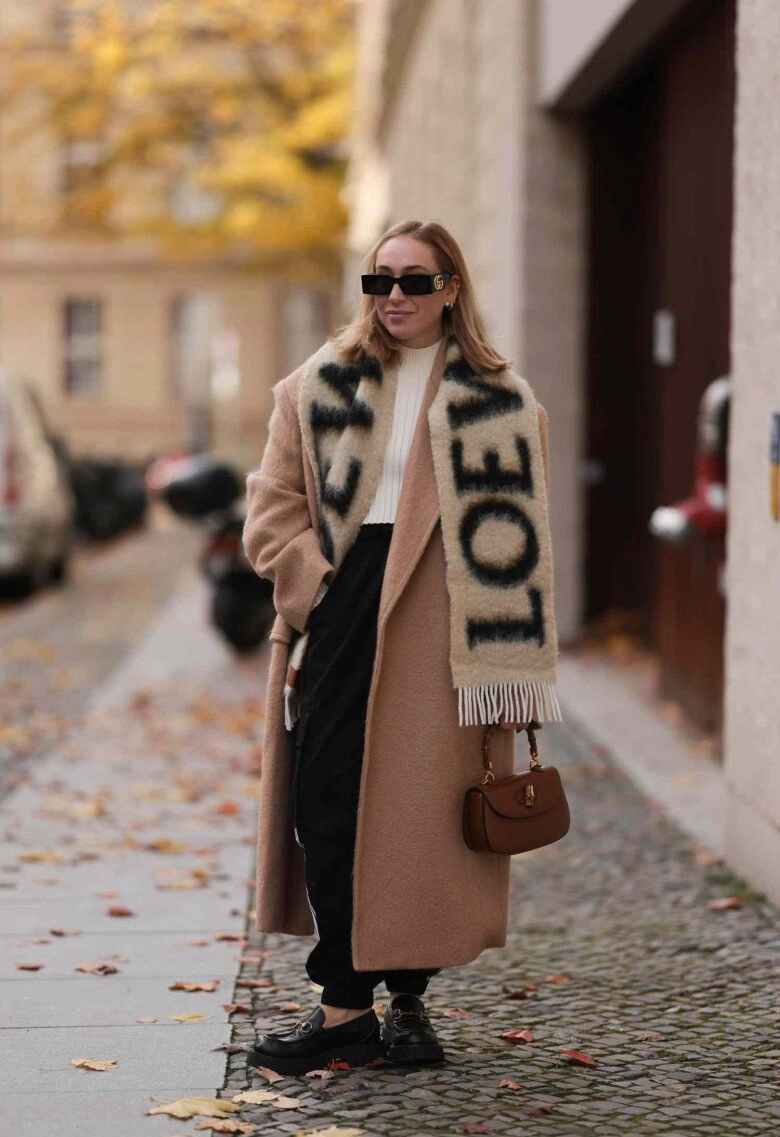 Cao dưới 1m60 vẫn mặc áo khoác dài đẹp đỉnh không sợ nuốt dáng nhờ chọn đúng kiểu diện lên trẻ hẳn vài tuổi - 2