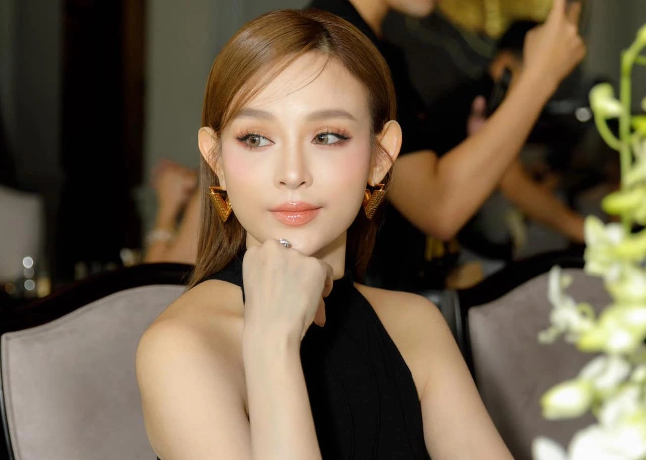 Chị đẹp hà thành được mẹ chồng cưng chiều sắm núi hàng hiệu cho con dâu mặc quanh năm không hết - 1