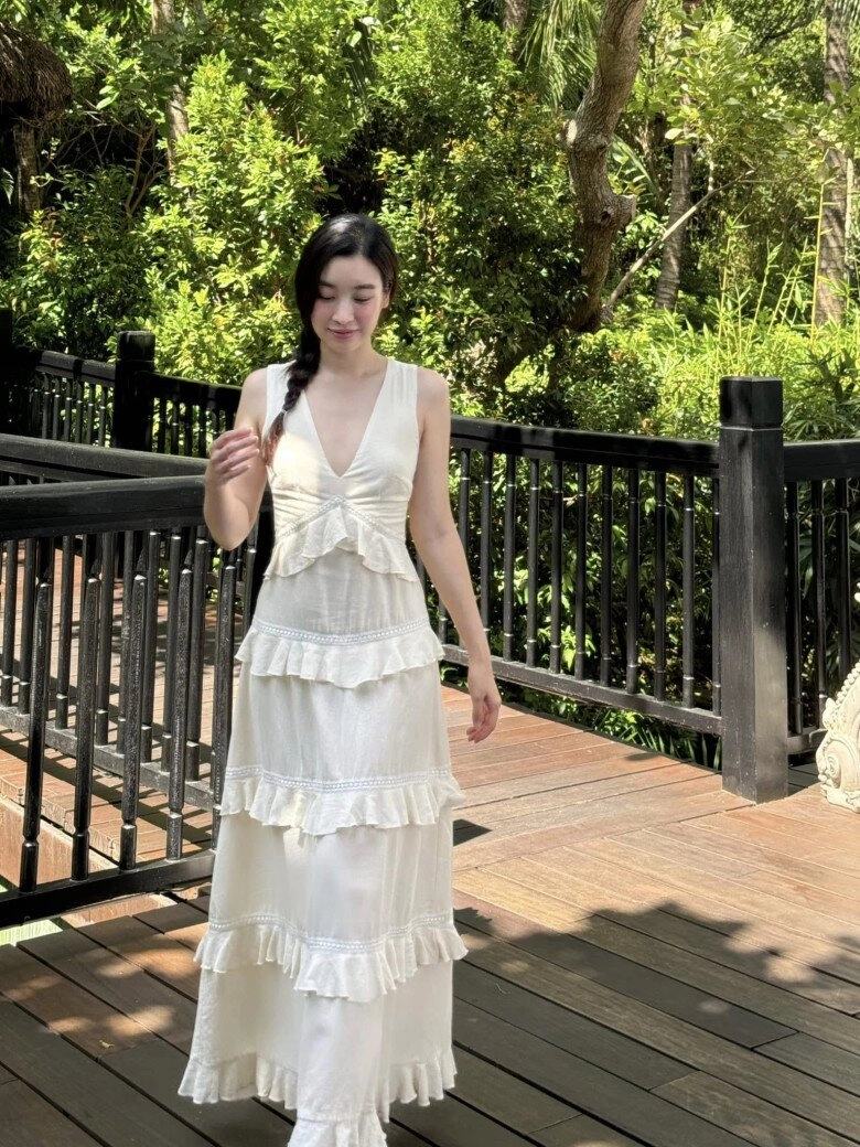 Chiếc váy khiến đỗ mỹ linh vướng tin đồn có tin vui khi đi cưới đỗ hà - 3