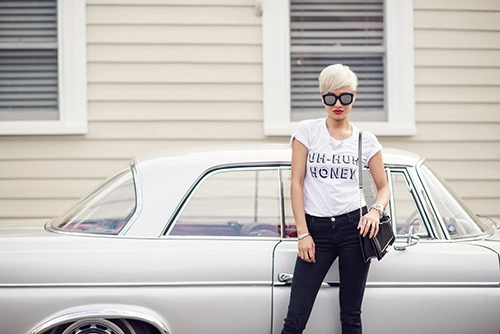 Chọn màu trang phục để hớp hồn với mốt tóc bạch kim - 1