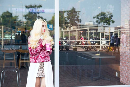 Chọn màu trang phục để hớp hồn với mốt tóc bạch kim - 10