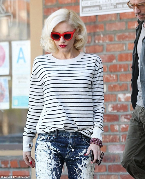 Chọn màu trang phục để hớp hồn với mốt tóc bạch kim - 12