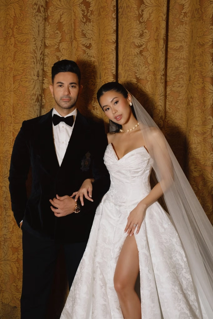 Chồng ngoại quốc đeo đồng hồ hơn 14 tỷ đồng giống tiên nguyễn - 1