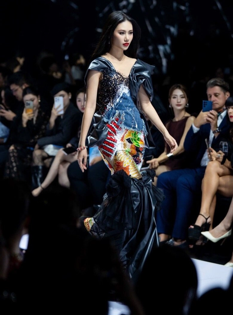 Cú đá váy khi làm vedette của bùi quỳnh hoa - 2