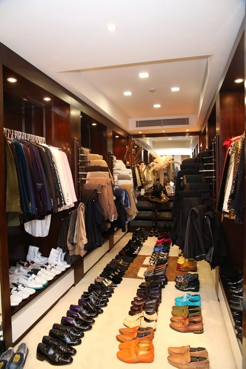 Đàm vĩnh hưng khoe tủ giày trị giá cả chục tỷ đồng - 2