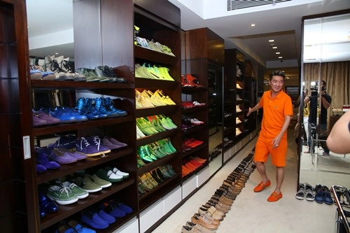 Đàm vĩnh hưng khoe tủ giày trị giá cả chục tỷ đồng - 8