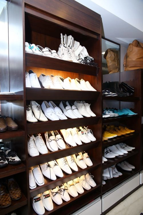 Đàm vĩnh hưng khoe tủ giày trị giá cả chục tỷ đồng - 12