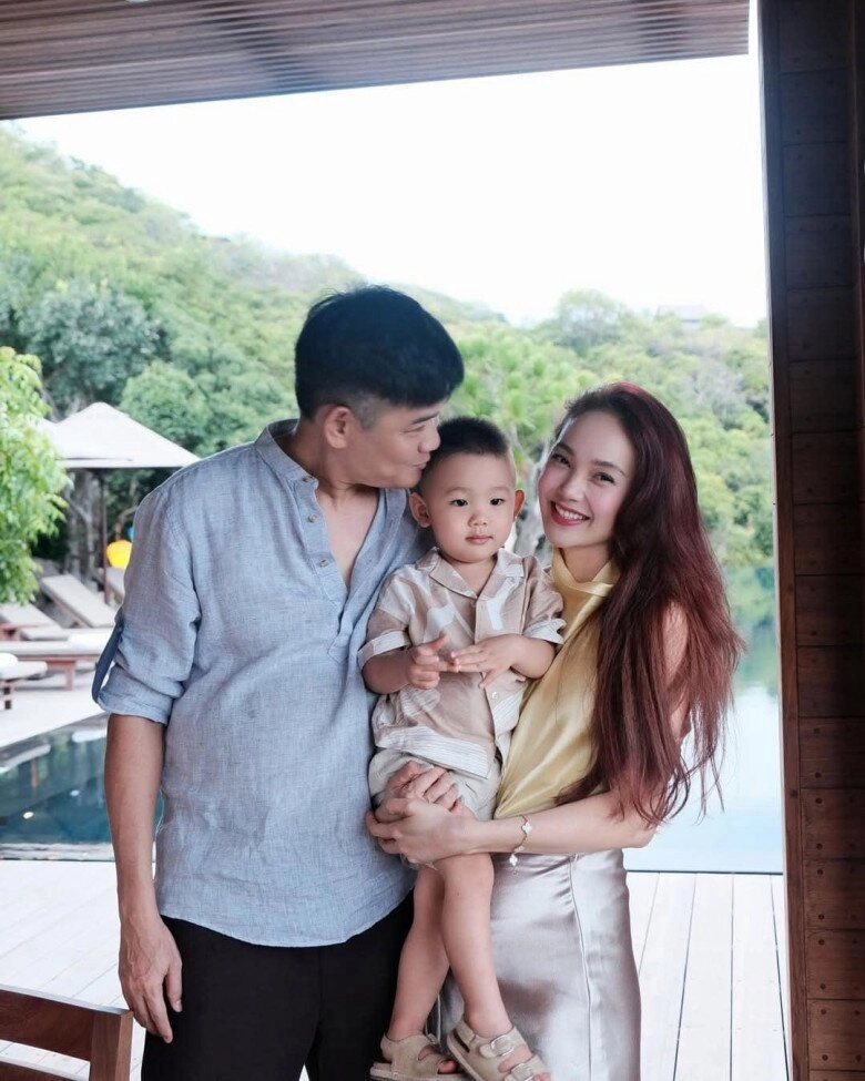 đệ nhất mỹ nhân sài thành lấy đại gia hơn 10 tuổi có cả kho đồ hiệu mê chiếc túi giống hoa hậu jennifer phạm - 2