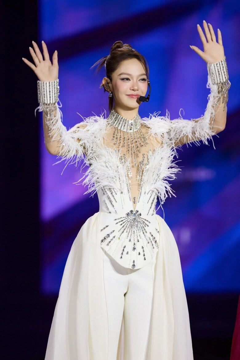 đệ nhất mỹ nhân sài thành lấy đại gia hơn 10 tuổi có cả kho đồ hiệu mê chiếc túi giống hoa hậu jennifer phạm - 3