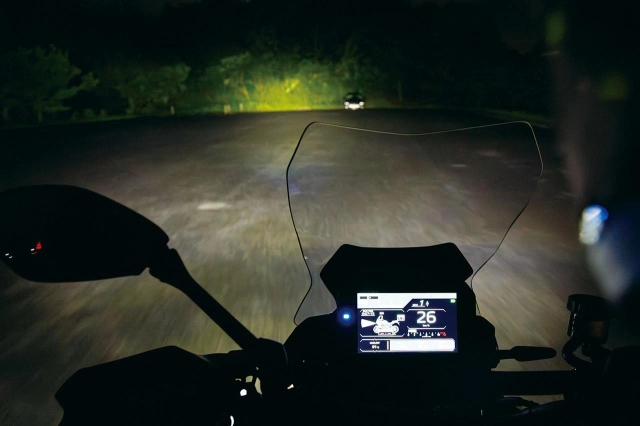 Đèn pha led matrix trên yamaha tracer 9gt khi ánh sáng biết suy nghĩ - 10