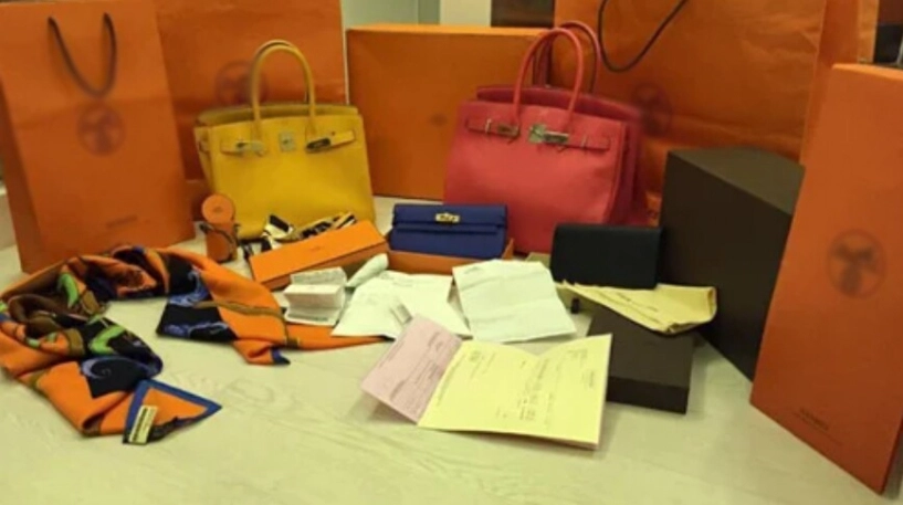 Đi xe sang thủy tiên vẫn trung thành với mẫu túi hiệu dùng 10 năm chưa chán từng mang lên xe khách về quê - 13