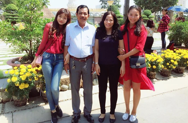 Em gái kín tiếng của phan như thảo có đôi chân dài như người mẫu ăn mặc sành điệu hơn cả chị - 3