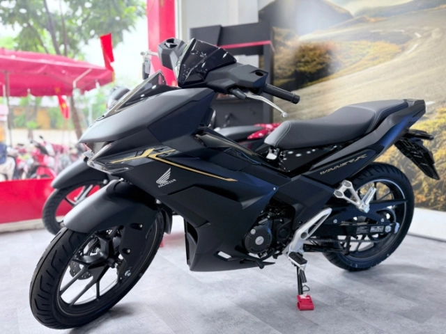 Giá honda winner r tại đại lý khi vừa lên kệ - 3