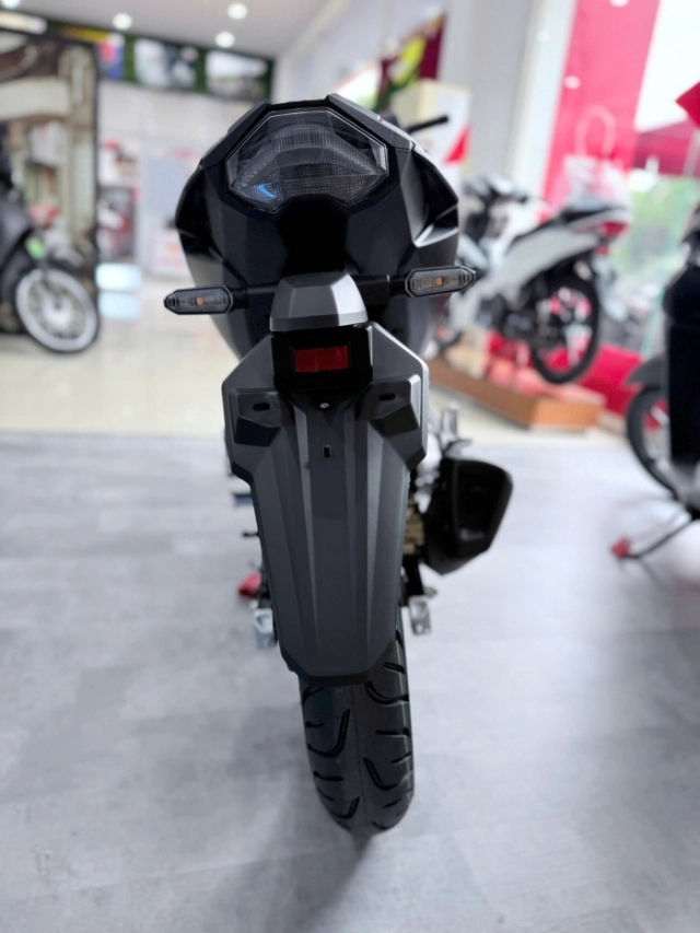 Giá honda winner r tại đại lý khi vừa lên kệ - 5