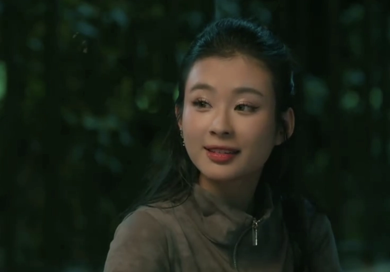 Gu ăn mặc trái ngược của con gái ông trùm hot nhất việt nam trên phim cực ngầu ngoài đời quyến rũ vô đối - 1