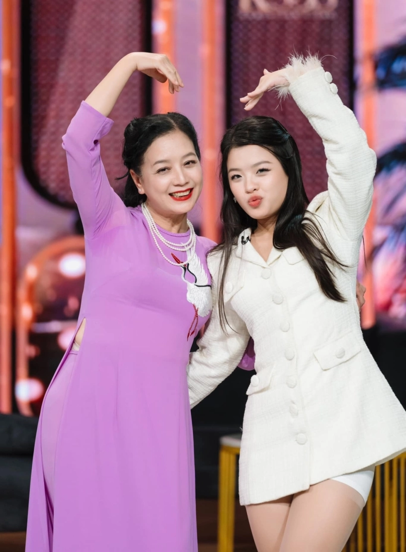 Gu mặc của con gái út nghệ sĩ chiều xuân - 4