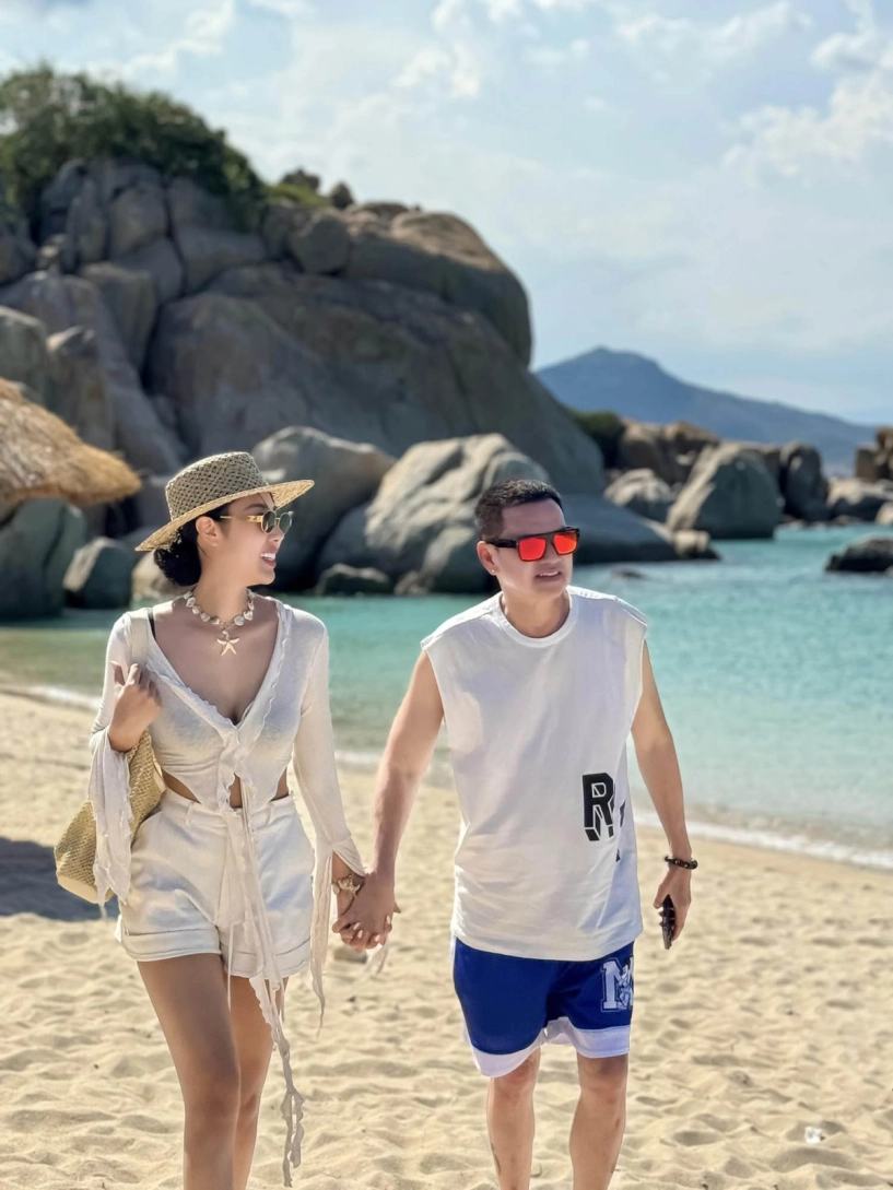 Gu mặc khoe body của bạn gái quang minh - 1