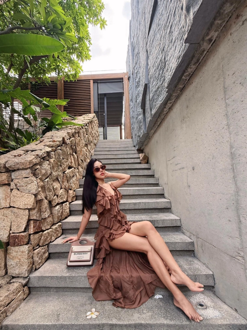 Gu mặc khoe body của bạn gái quang minh - 2