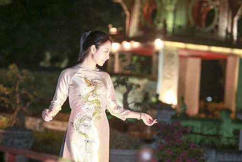 Hh ngọc anh e ấp thử áo dài của ntk võ thùy dương - 3