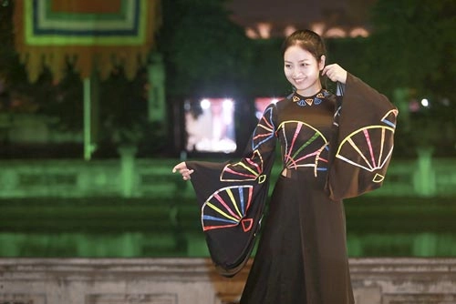 Hh ngọc anh e ấp thử áo dài của ntk võ thùy dương - 6