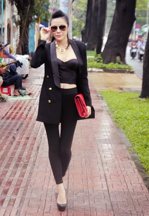 Hh phương nguyễn xuống phố với cây đồ hiệu ngàn đô - 2