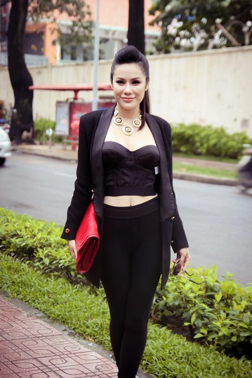 Hh phương nguyễn xuống phố với cây đồ hiệu ngàn đô - 3