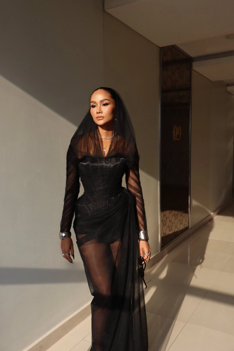 Hhen niê lần đầu trở lại showbiz sau 2 tháng sinh con sắc vóc quá slay khác hẳn khi ở nhà làm mẹ bỉm - 4