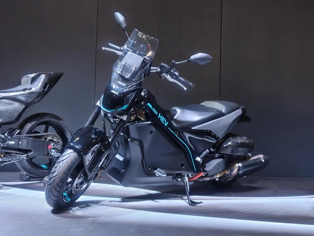 Hình ảnh thực tế của chiếc xe ga lai điện yamaha proto hev tại jms 2025 - 1