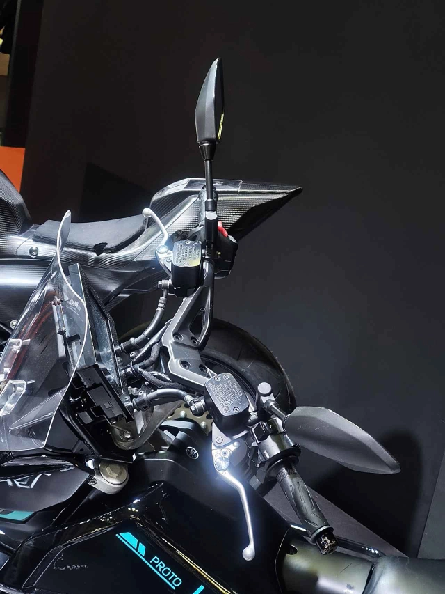 Hình ảnh thực tế của chiếc xe ga lai điện yamaha proto hev tại jms 2025 - 5