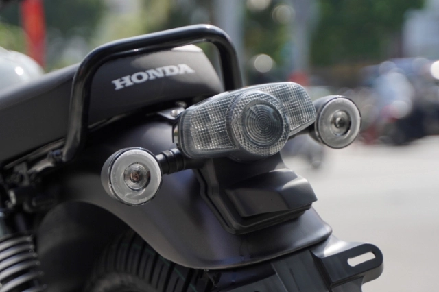 Hình ảnh thực tế của honda cb350 hness vừa lên kệ tại các đại lý ớ nước ta - 10